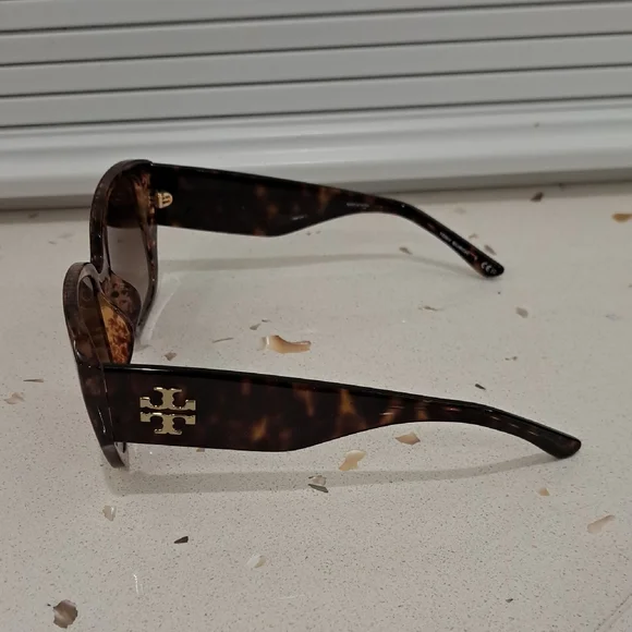 NWT Tory Burch Brown Sunglasses with Orange Case - Picture 6 of 10